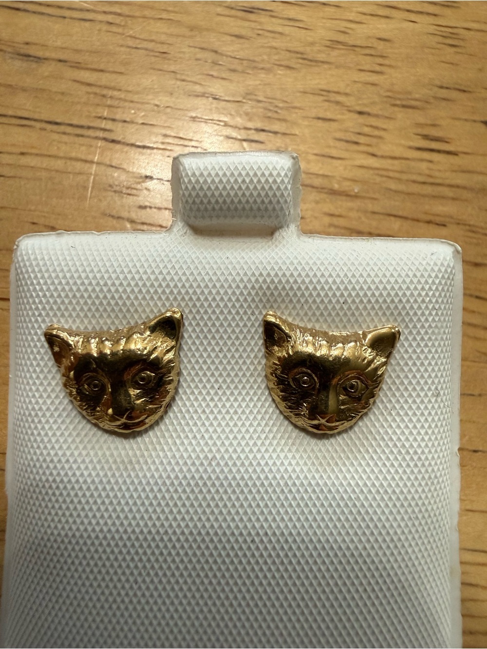 Source Unknown Gold Cat Face Stud Earrings